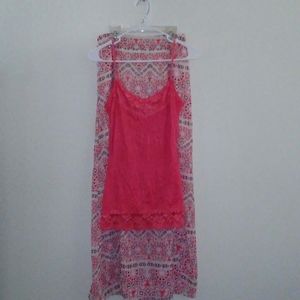 A set that comes with a skirt and tank top